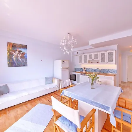 Mavi Blue Apartment *